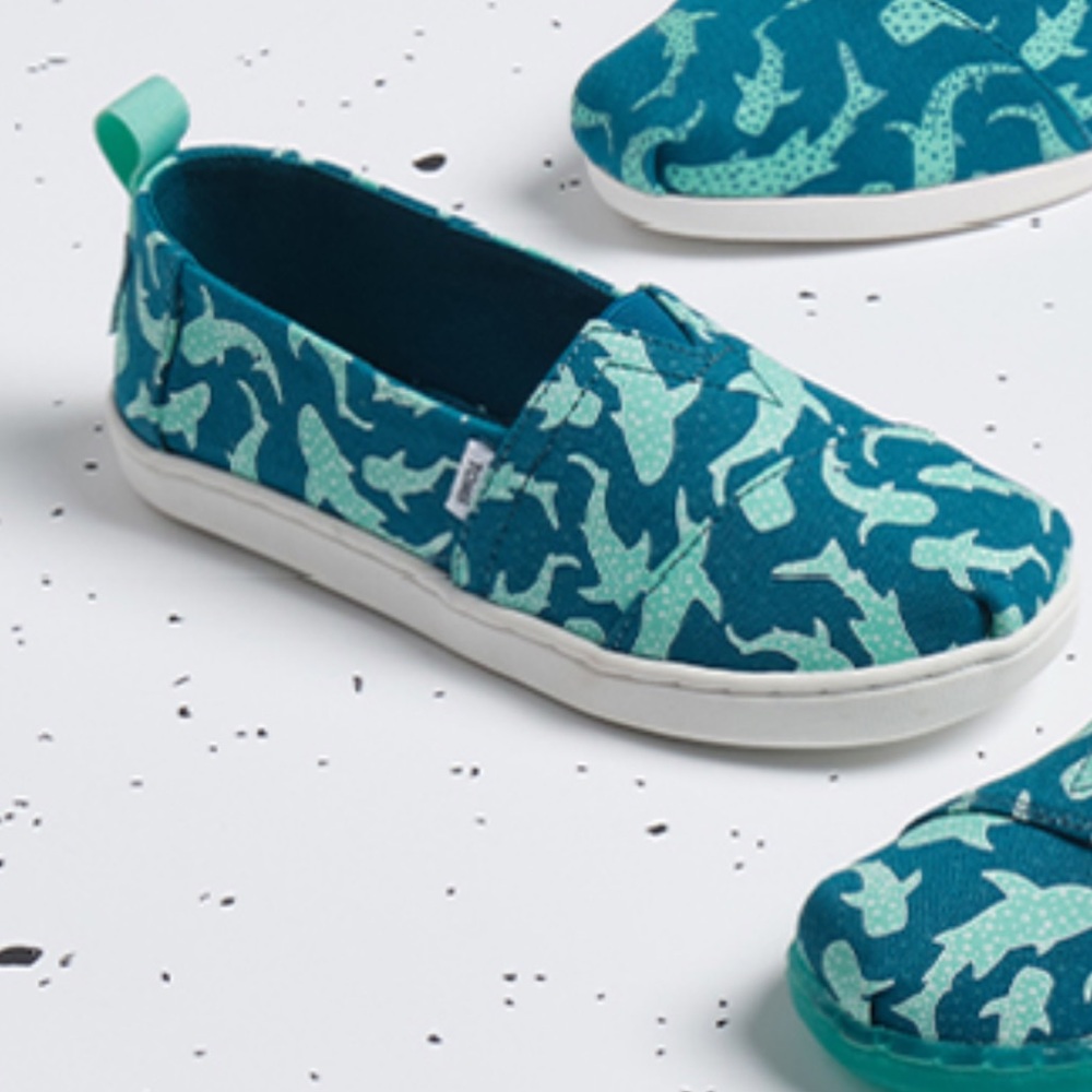 TOMS glow in the dark whale shark alpargatas